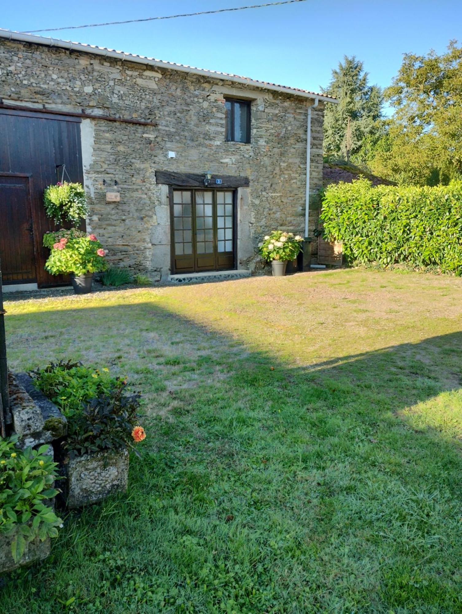 Les Poiriers Villa Saint-Pierre-du-Chemin Buitenkant foto